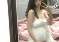 2 clip hot của cô vợ bầu nhưng dâm nhà em trước khi nằm ổ