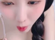 Còn gì để chê với bé này nữa ae =)) mịn quá trời