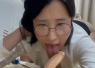 Còn gì để chê với bé này nữa  >< đeo kính dâm vl