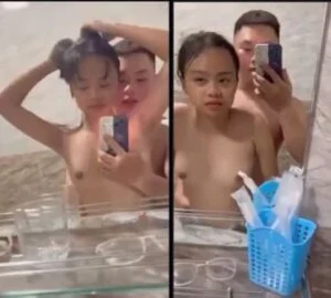 Đôi bạn trẻ làm tình trước gương