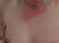 Em gái khoe và xoa vú trước camera