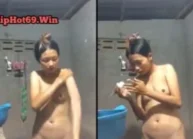 Em gái nứng vừa tắm vừa nhảy