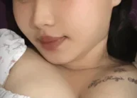 Full clip hot 8 phút em Huỳnh Mi xăm tên lên vú