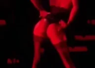 Full clip Lisa lộ hàng ngay trên sân khấu khi đang đi diễn