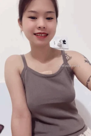 Idol tiktok Khánh Chi 2004 lộ clip live app sex kiếm tiền
