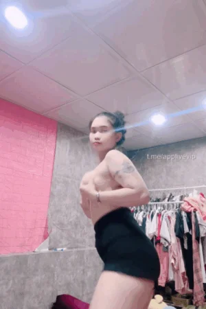 Lộ clip cô chủ shop quần áo Tiktok live bán bưởi cho tư bản