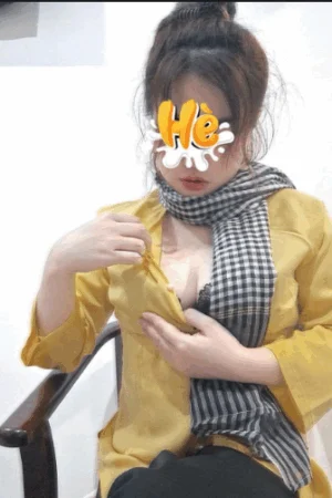 Mỹ Lan quê em miền Tây chỉ có áo bà ba đi hành nghề