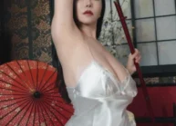 Nhìn mỗi lần em ấy rửa hai trái dưa hấu là lòng lại xao xuyến