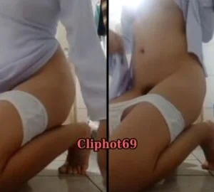 nữ sinh cấp 3 nứng lồn trong nhà tắm