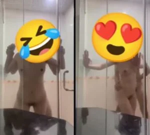 Phang em trong nhà tắm