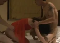 Some em váy đỏ